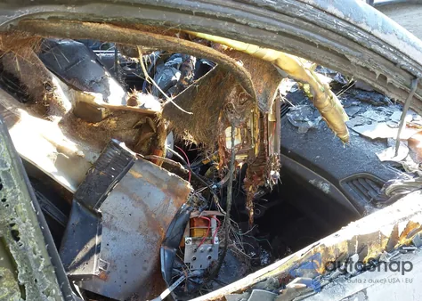 2019 Ford Edge Titanium z USA, uszkodzony, nr VIN 2FMPK4K93KBC02128